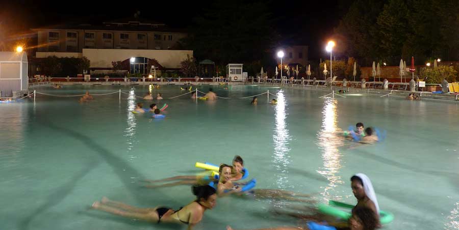 terme dei papi piscina in notturna a capodanno